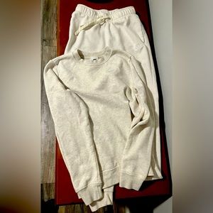 Nike Womens small sweatshirt and sweatpants with pockets also size small